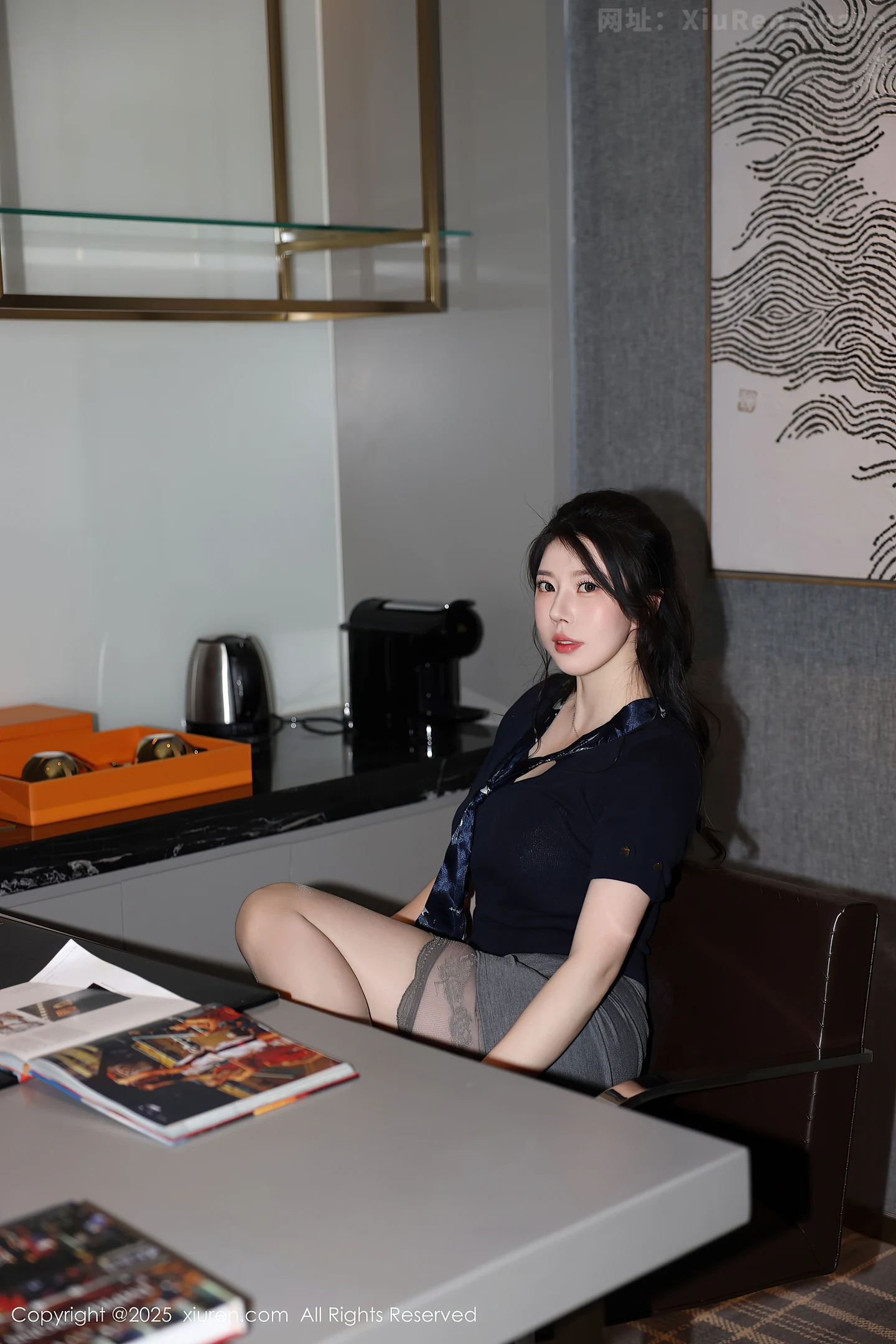 图片[3]-[XiuRen秀人网] VOL.10266 模特白茹雪abby性感黑色OL服饰配灰丝吊袜秀丰腴身材诱惑写真72P-秀人网官方网站